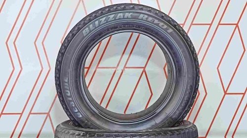 Шины Bridgestone Blizzak Revo1 215/60 R16 -- б/у -